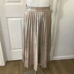 WOMAN skirt size Medium color gold